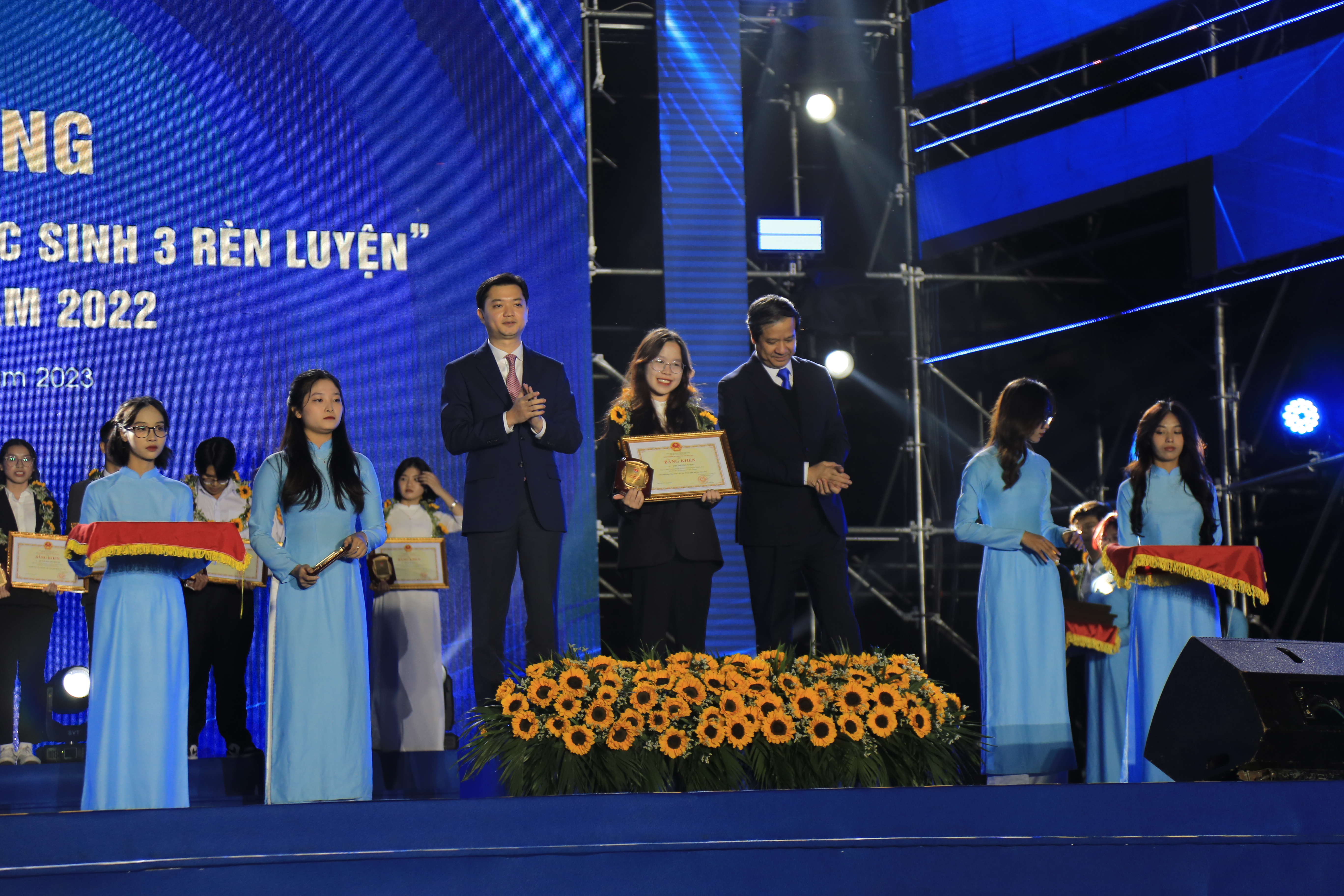 Chu Hương Giang (Chuyên Anh 19-22) đạt danh hiệu “Học sinh 3 tốt” cấp trung ương năm 2022